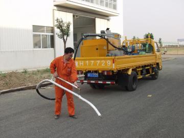Asphalt crack  repair machine