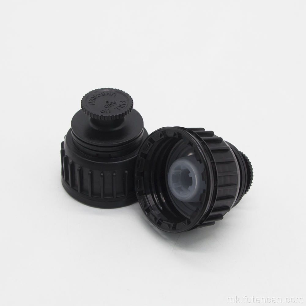 Долго капаче за шише со моторно масло