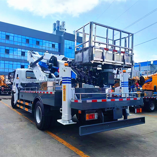 Isuzu 45 M Aer Buckte Truck