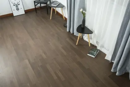 Oak wood engineered wood flooring