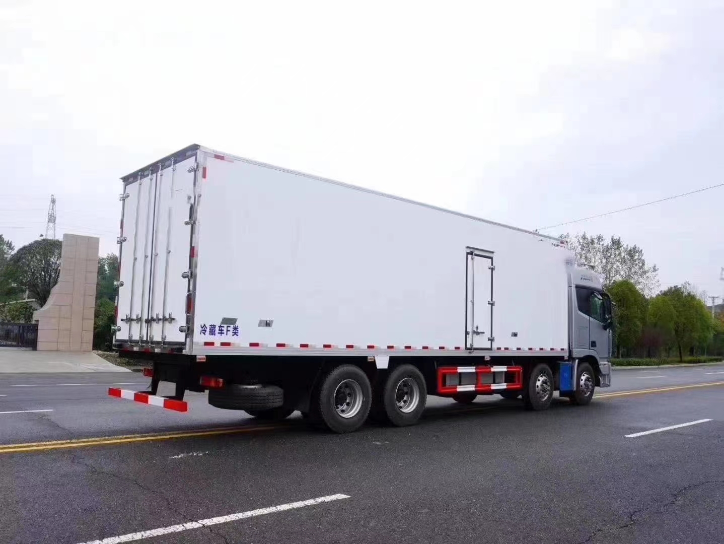 A-Class Refrigerator Truck (12℃ to -10℃)