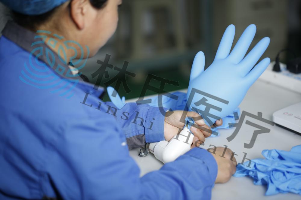 AQL 1.5 disposable nitrile gloves embossed for examine