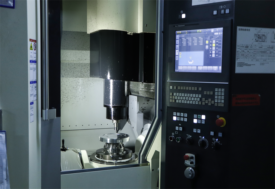Makino DA300 for machining parts