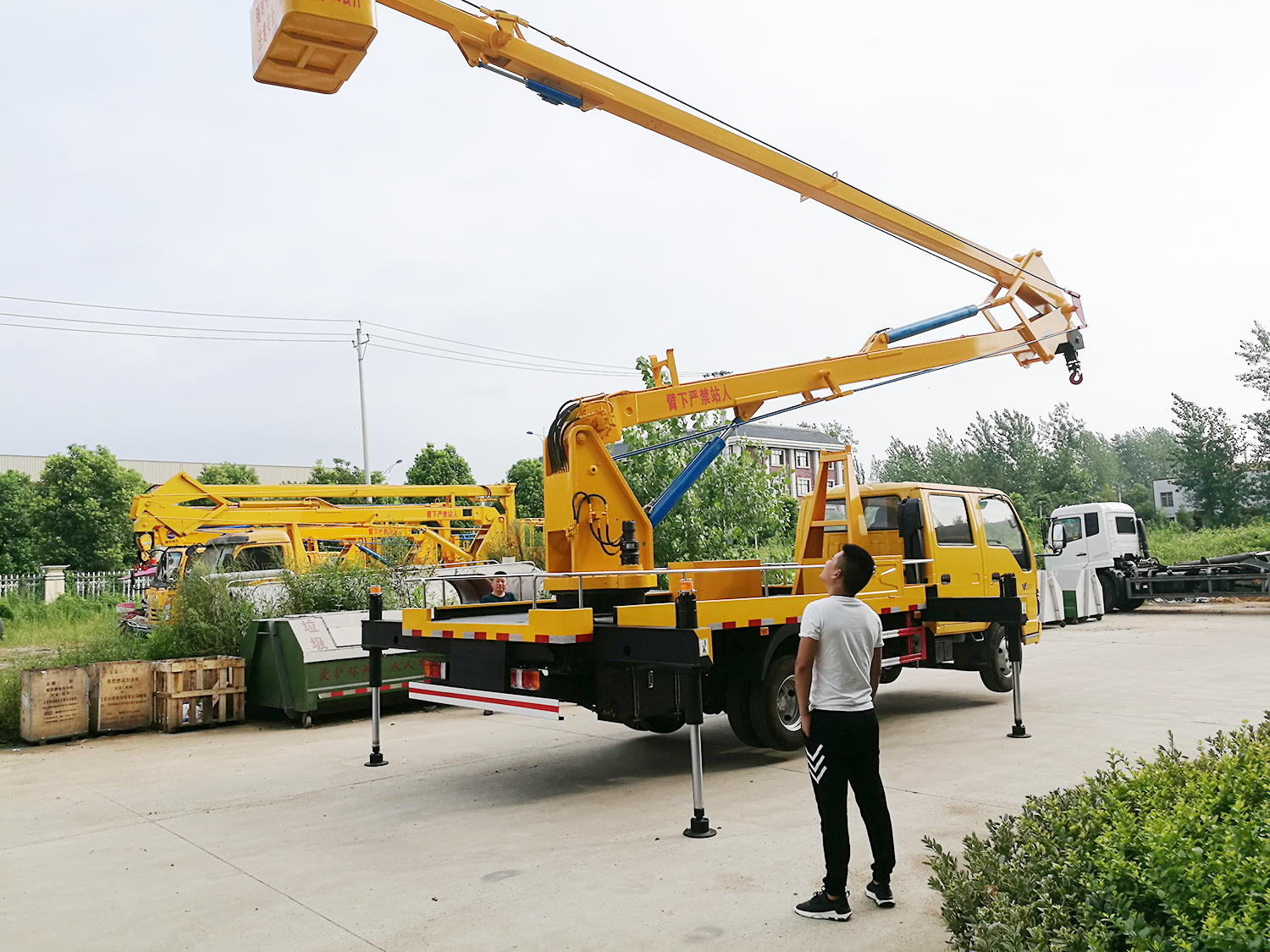 ISUZU 4*2 14m working platform truck