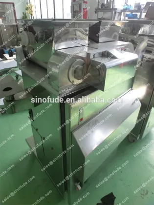 Moon cake encrusting and filling machine