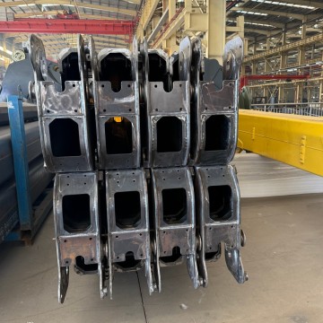 truck-mounted crane with 4-section outrigger