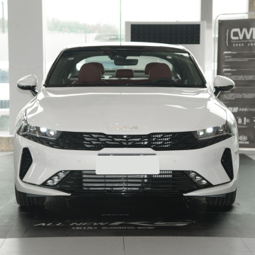 Использовал седан Kia K5 National VI