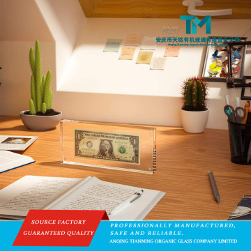 Expositor de moedas em acrílico contemporâneo com estilo flutuante para montagem em parede