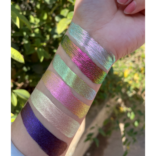 Multichrome sparkle liquid eyeshadow