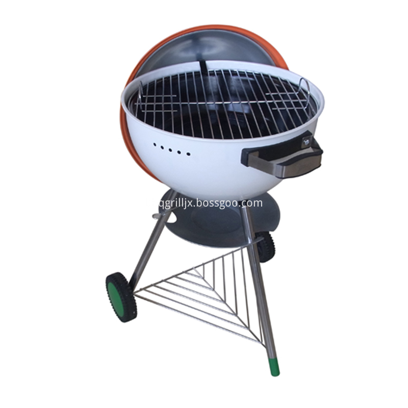 18 Kettle Charcoal Grill Open View
