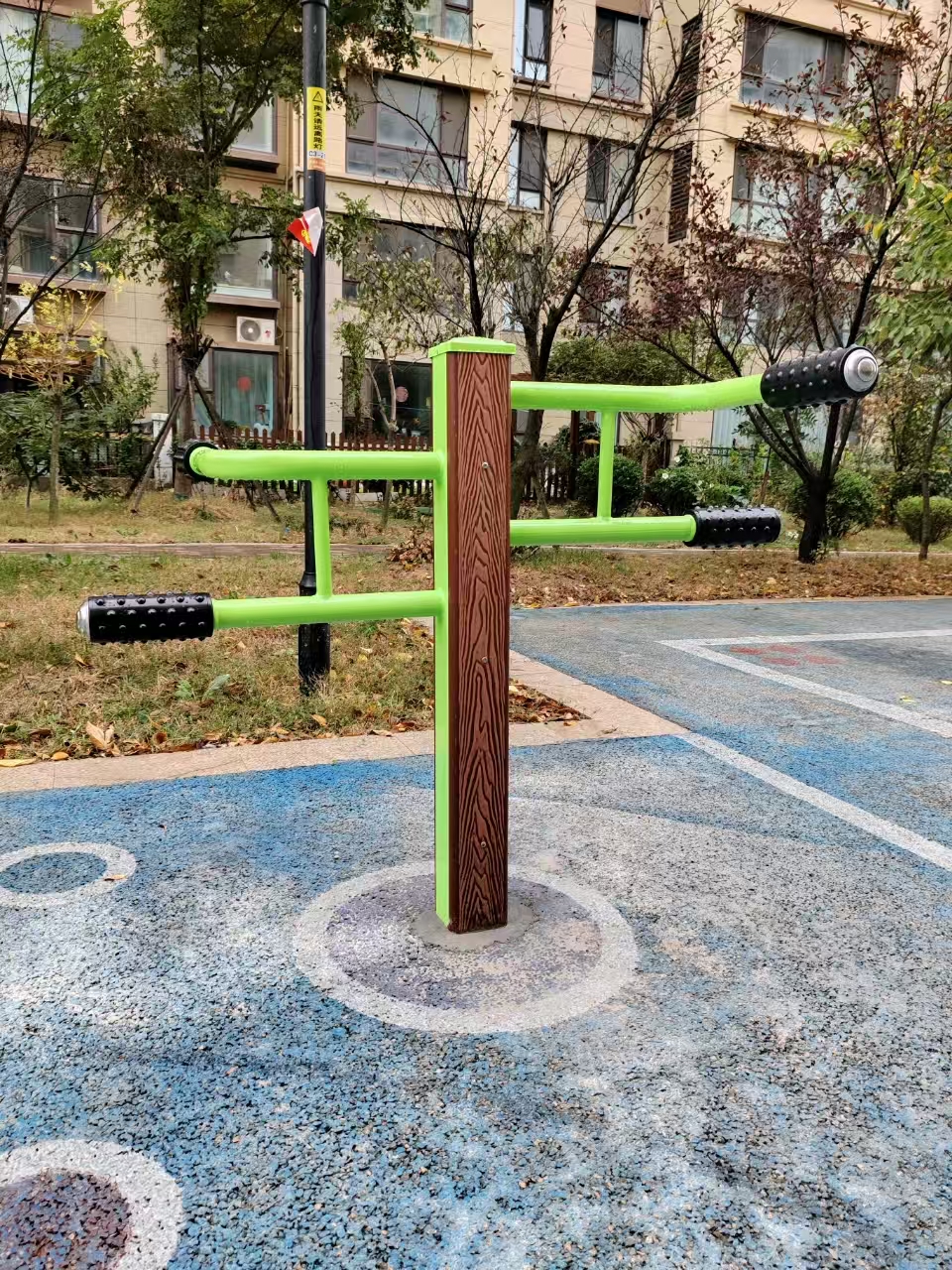 Outdoor fitness equipment