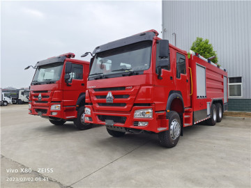 Camion dei vigili del fuoco in schiuma d'acqua Howo da 15 tonnellate