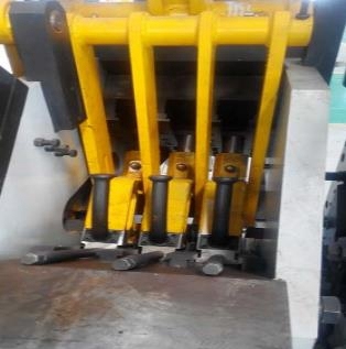 ماكينات تثقيب CNC للزوايا.