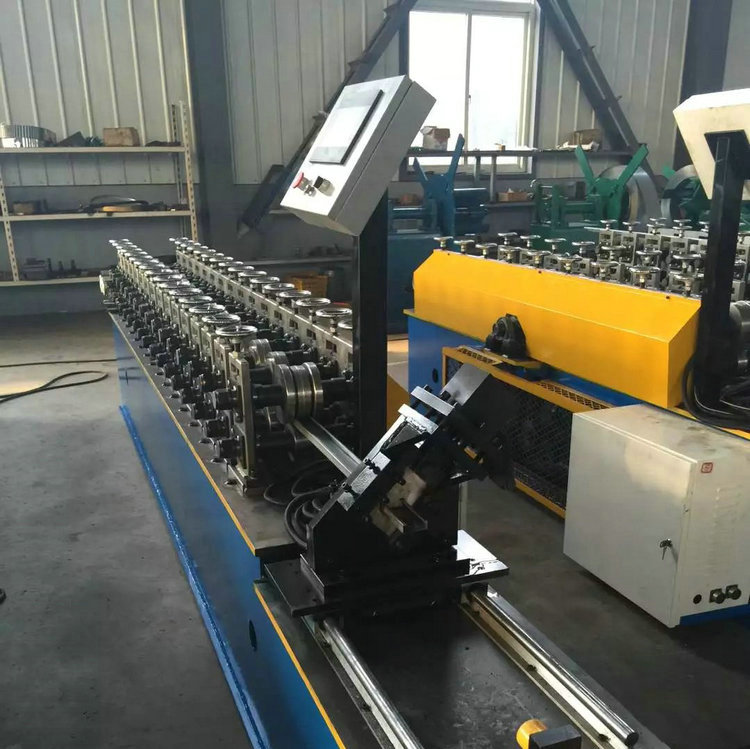 C truss roll forming machine