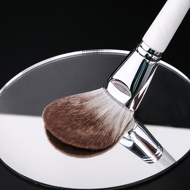 1 makeup brush