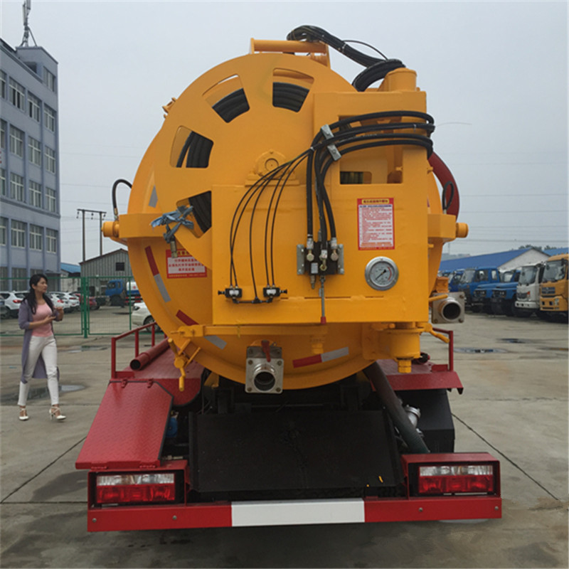 Dongfeng 4x2 5000L شاحنة شفط مياه الصرف الصحي فراغ