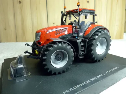 UH 1:32 4982 McCormick x8 680 Red Tractor Alloy Metal Diecast Cars Model Toy Vehicles For Children Boy Toys