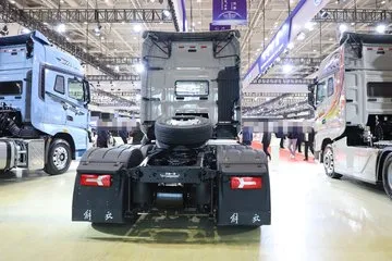 FAW Jiefang J7 Pioneer Edition 640HP 6X4 AMT Tractor Truck Pictures