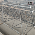 Torre modular estaiada para suporte estrutural