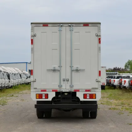 Jiangling Shunda Narrow Body, 122 HP, 4.21-meter single-row van light truck