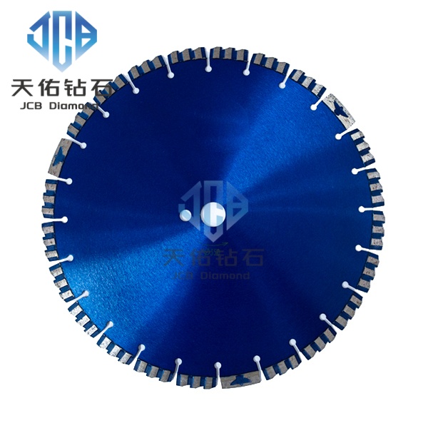 Зазубренный волнистый зуб с дизайном орлиного клюва