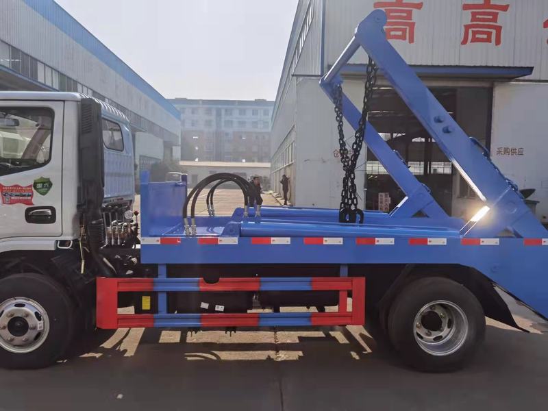 تتخطى Dongfeng 4x2 LCV Swing Arm شاحنة نفايات القمامة