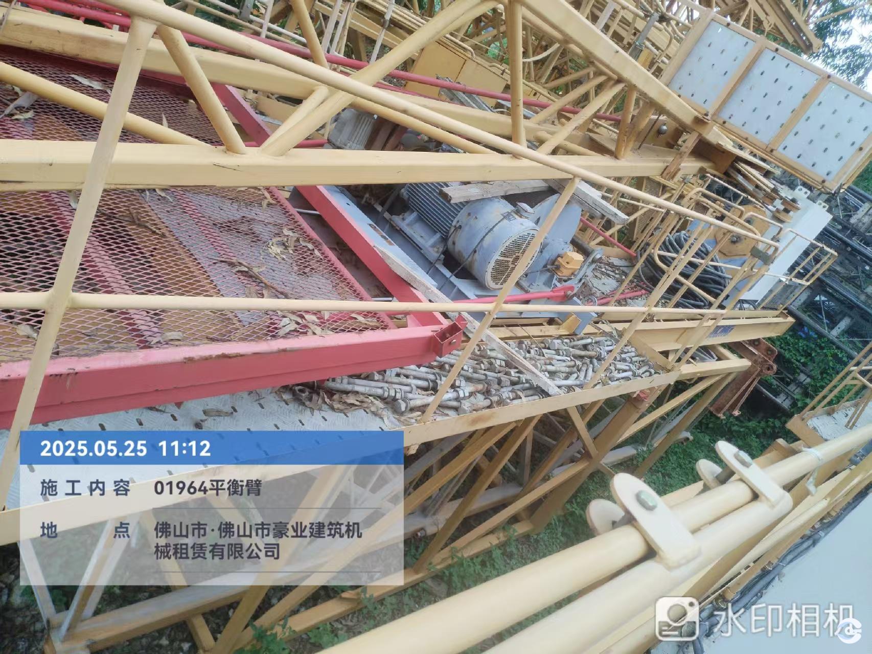 Second-hand tower crane for concrete lifting Second-hand tower crane for concrete lifting