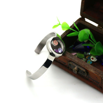 Living locket bangle simple design