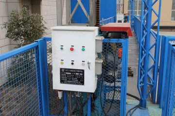 2×5.5 Kw Power Single Mast Climbing Work Platform With Balance Device