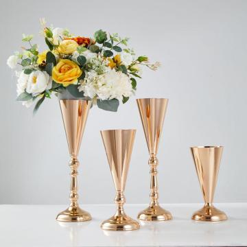 Tromba d'oro a forma di candele per le decorazioni del matrimonio moderne