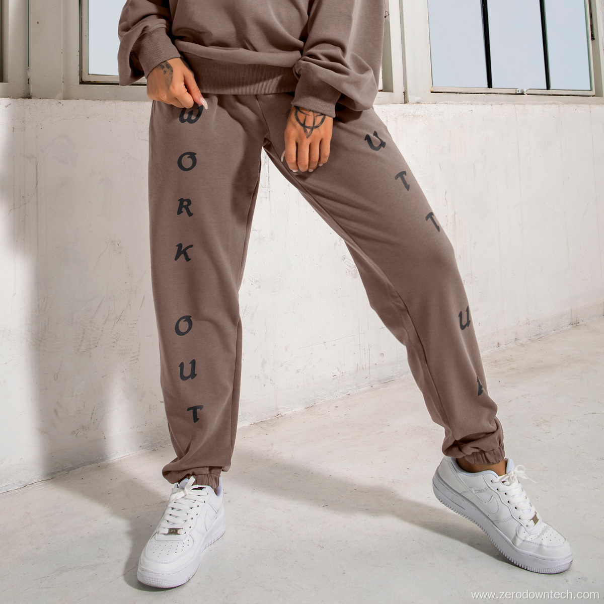 loose and thin leisure footwear sports trousers