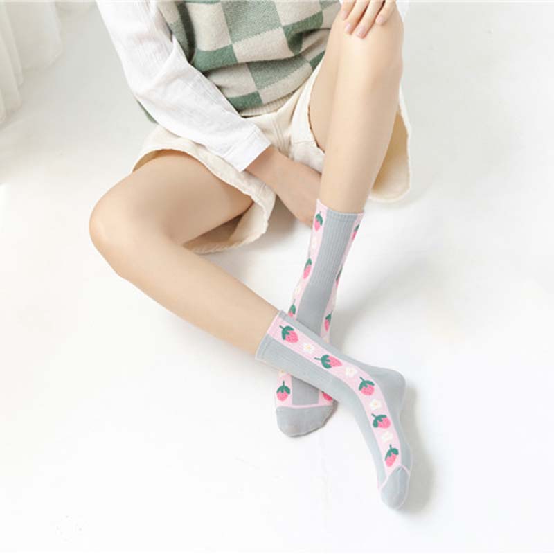 Cute Fresh Fruit Funny Socks Kawaii Peach Strawberry Pear Pineapple Sweet Socks Women College Style Harajuku Sokken Skarpetki