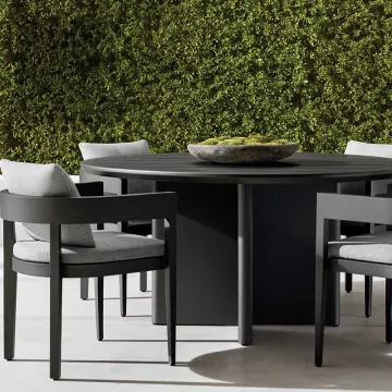 Outdoor Dining Sets: Aluminum Tables and Chairs for Restaurant Use