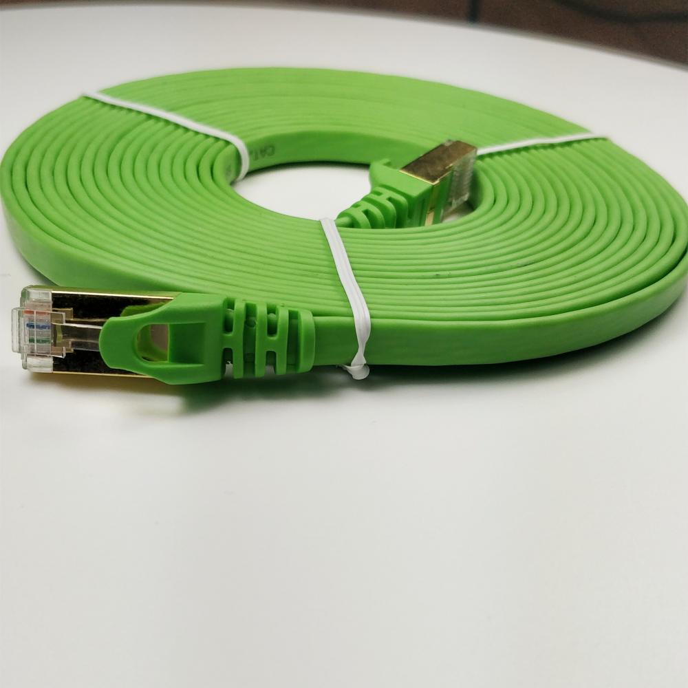 Kostenloses Beispiel für ein flaches Cat7-Ethernet-Patchkabel