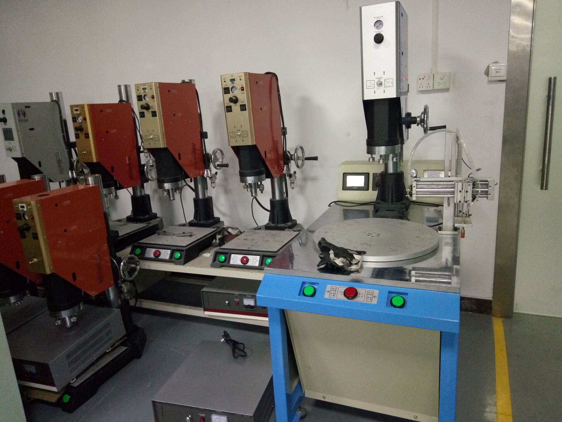 ultrasonic plastic welding machine