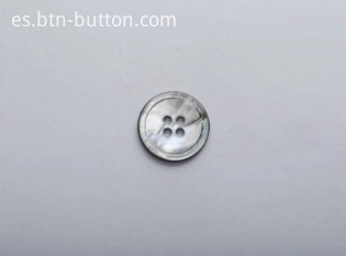 Four-hole shell buttons for shirts