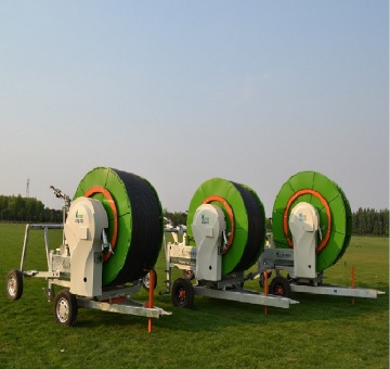 Rewind small-sized hose reel irrigator
