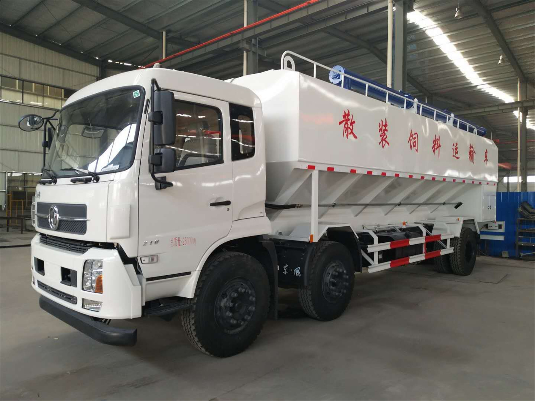 Reliable Feed Carrying Truck for Agricultural Needs