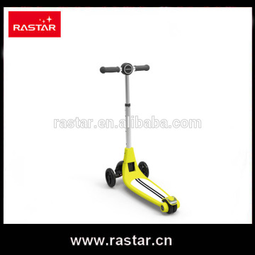Rastar hot sale kids toy shopping 3 wheel flash pro scooter