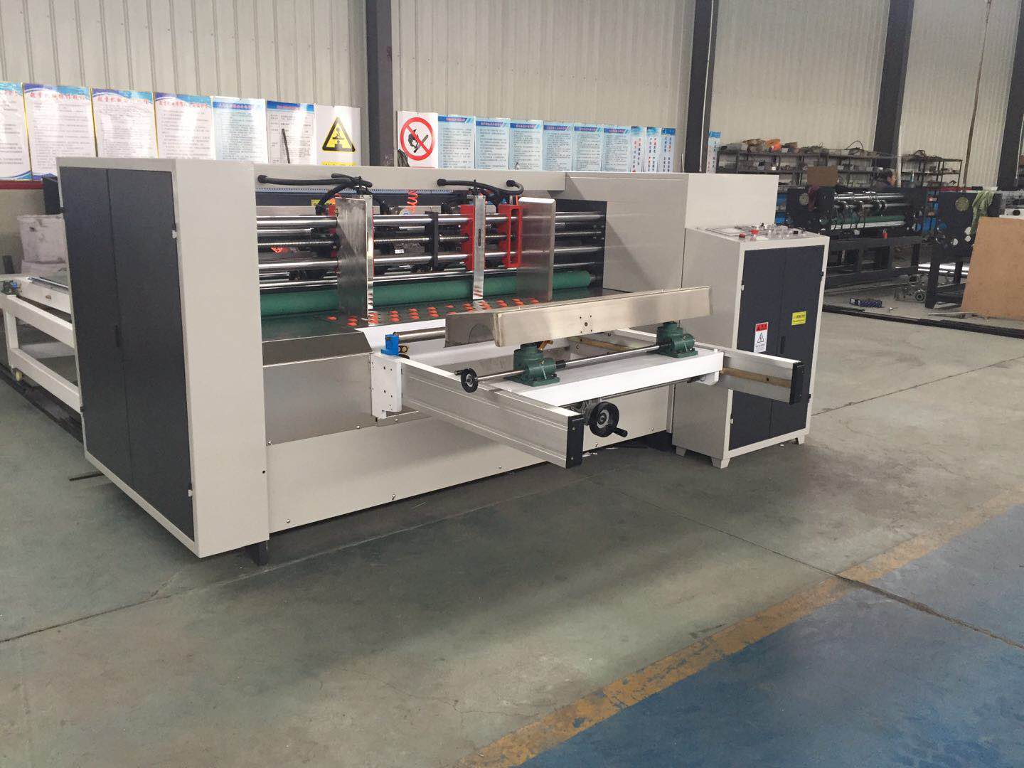 Corrugated box making slitter scorer thin blade line