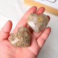 Stone de palma de cristal de forma de corazón para la decoración