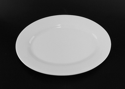 gốm sứ hình bầu dục màu trắng tấm với số lượng lớn cho bữa ăn tối