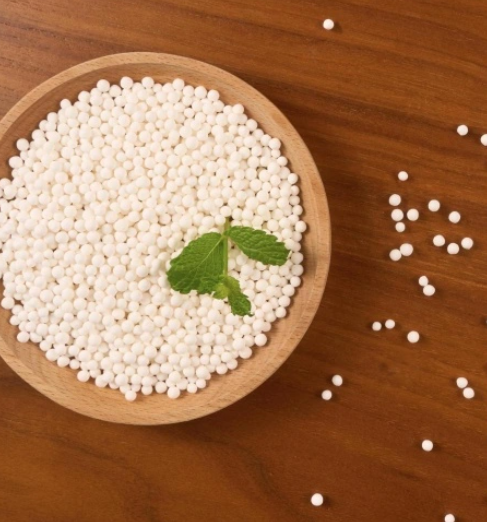 Small white tapioca pearl balls