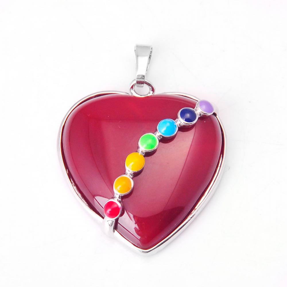 Pendentif coeur en cornaline rouge avec sept pierres précieuses