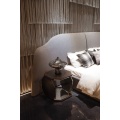 Cama maestra moderna de confort chic
