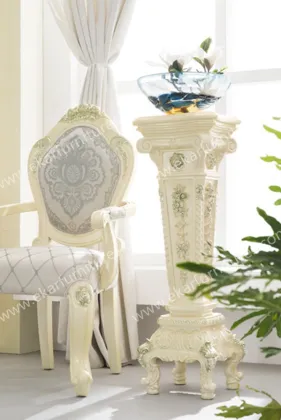 Neo-Classical Carved Giltwood Wood flower stand