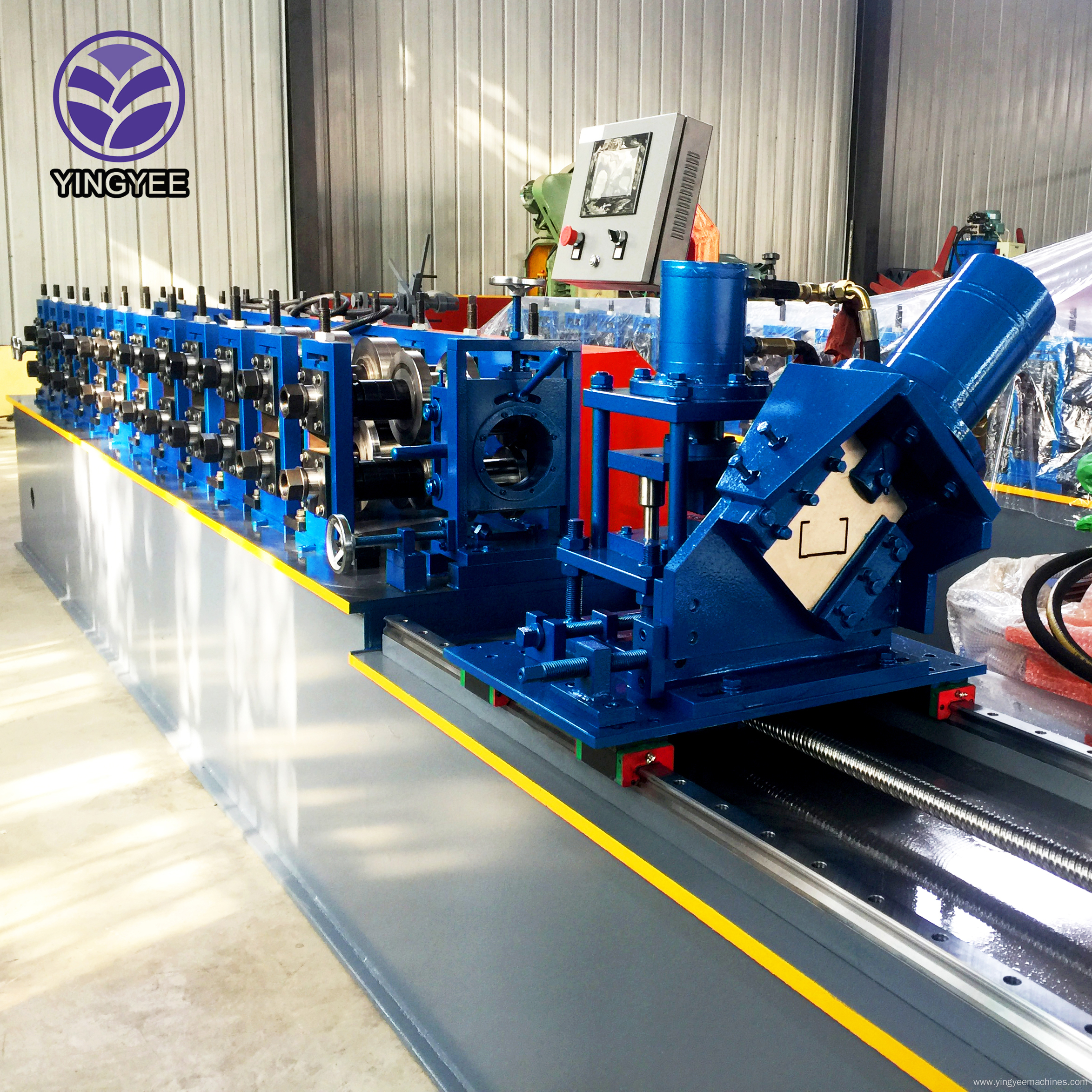 High-speed No-stop cutting C purlin roll forming machine