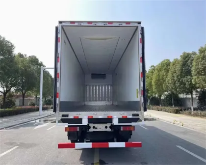 Dongfeng Tianlong Refrigerated Truck
