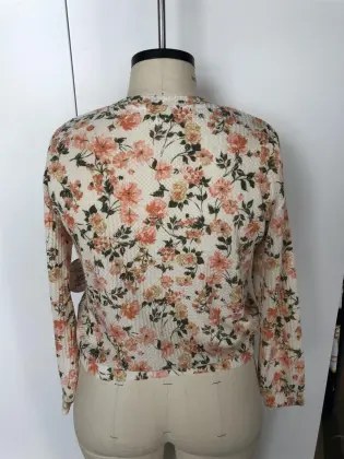 Rowan round neck with small floral long sleeves