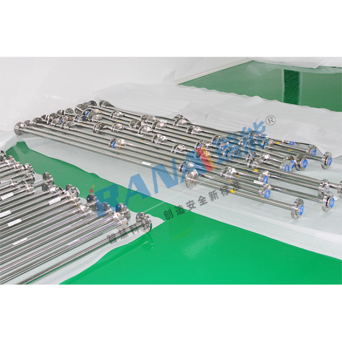 Труба з фтарапласту PTFE/PFA са сталёвай футроўкай
